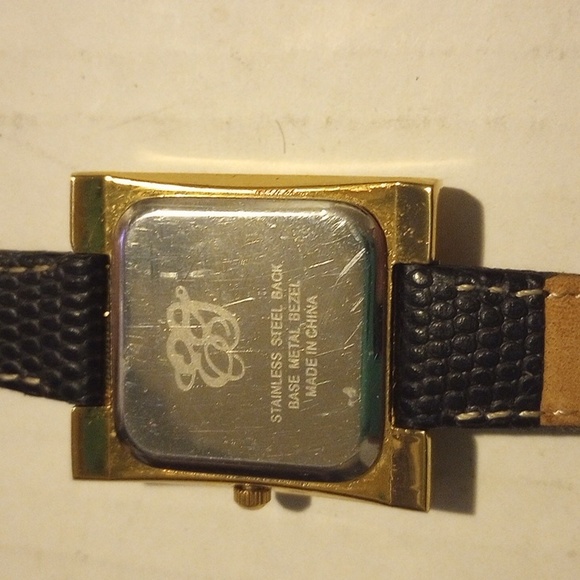 Used GG collection women's watch with cubic zirconia stones - Picture 4 of 5